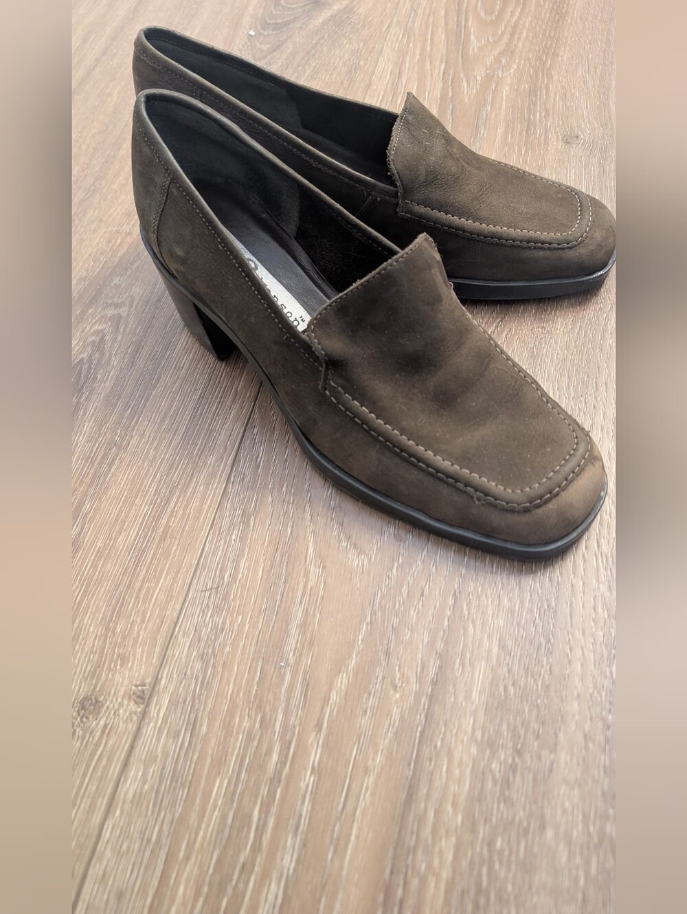 Hillard & Hanson Vintage Leather Pumps